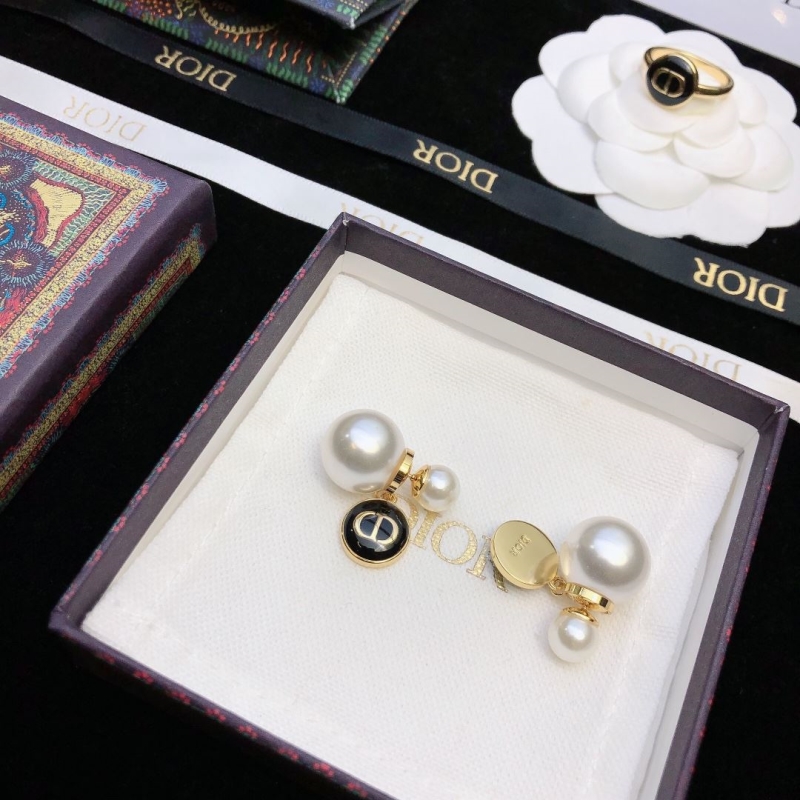 chr1st1an D10r earrings